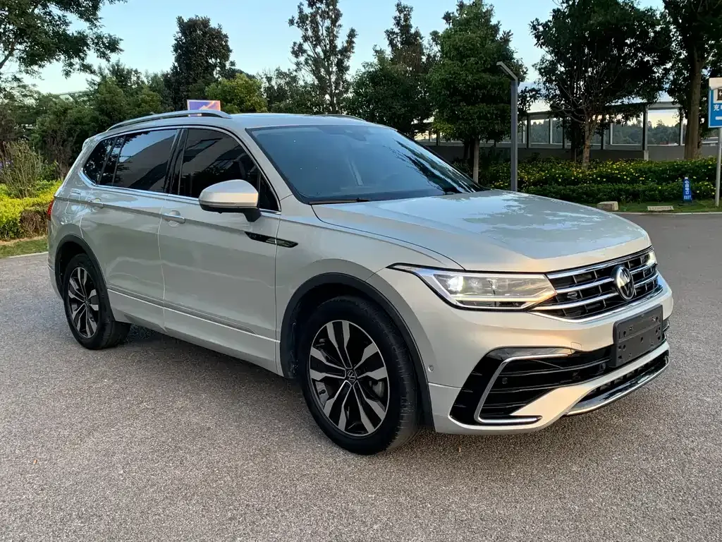 Volkswagen Tiguan L — фото 3