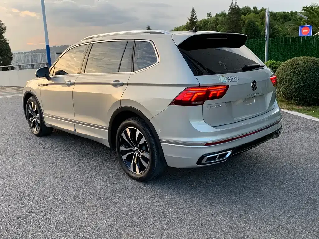 Volkswagen Tiguan L — фото 6