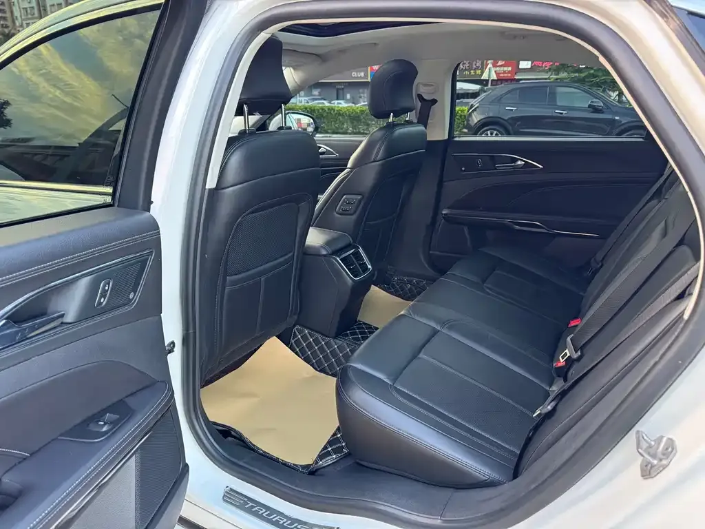 Ford Taurus 2022 из CN, фото 10