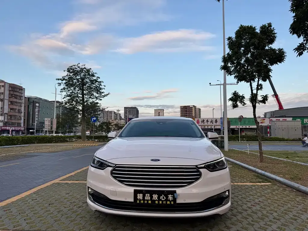 Ford Taurus 2022 из CN, фото 2
