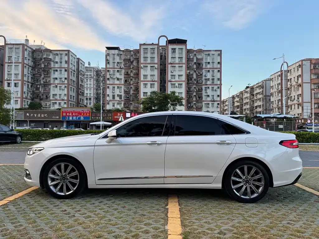 Ford Taurus 2022 из CN, фото 6