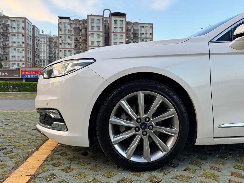 Ford Taurus 2022 из CN, фото 7