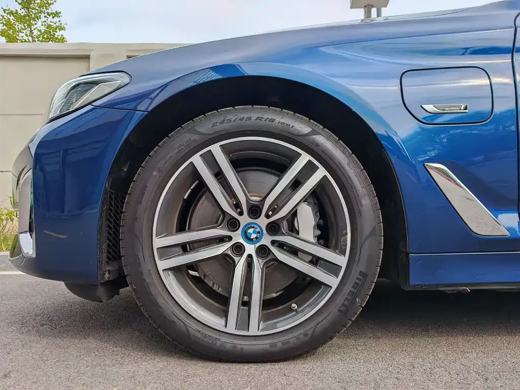 BMW 5 Series New Energy — фото 9
