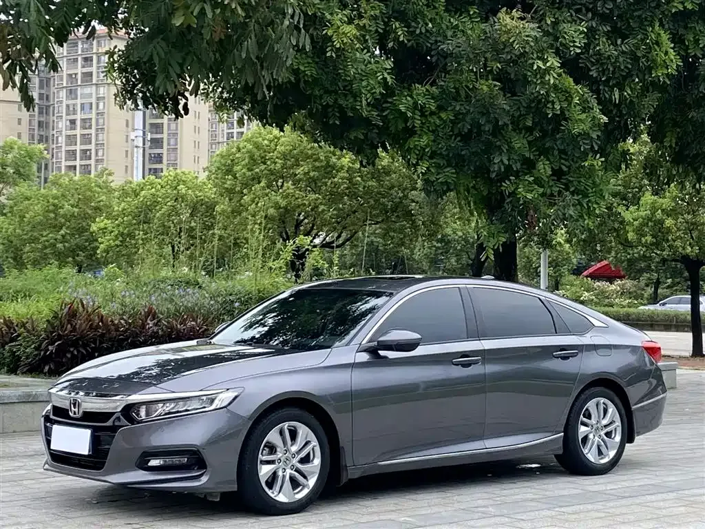 Honda Accord — фото 1
