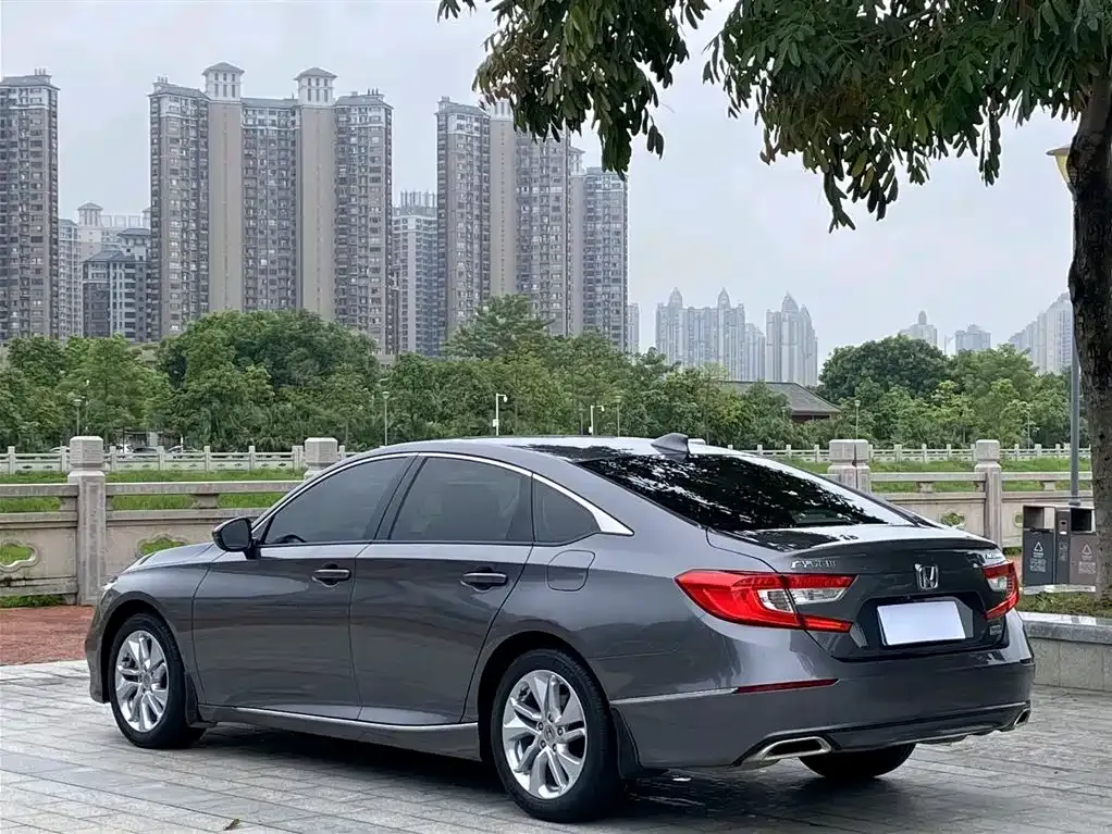 Honda Accord — фото 9