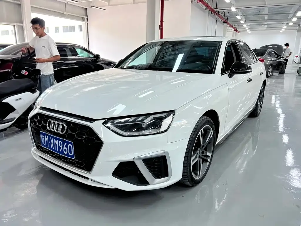 Audi A4L 2023 из CN, фото 1