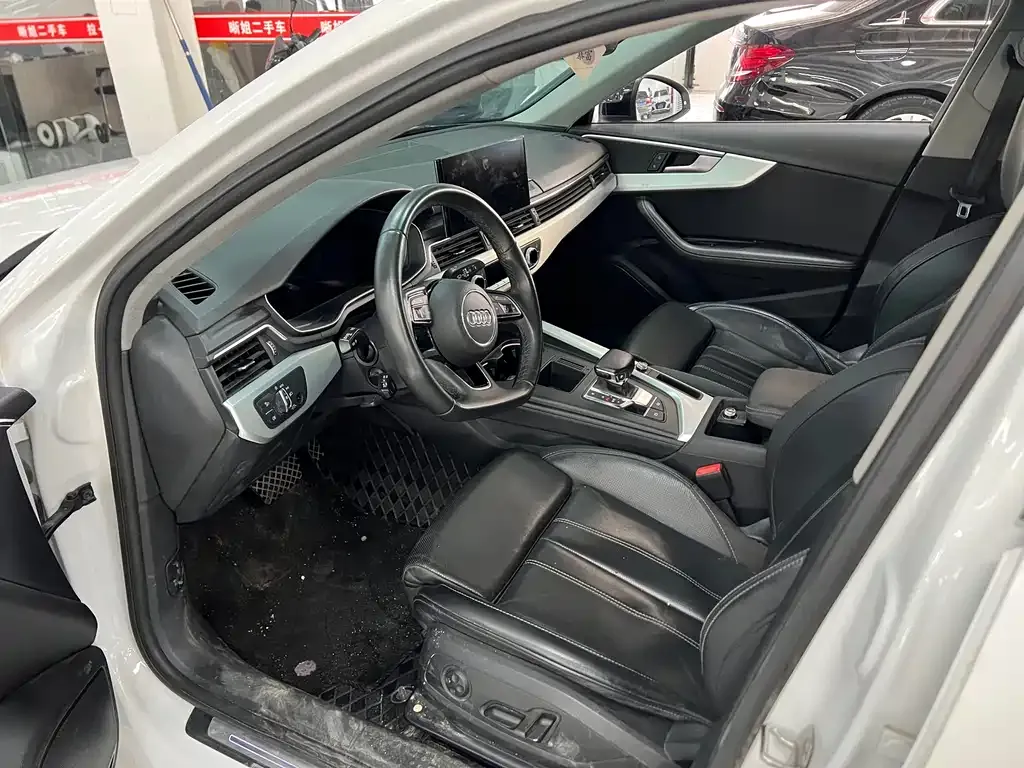 Audi A4L 2023 из CN, фото 4