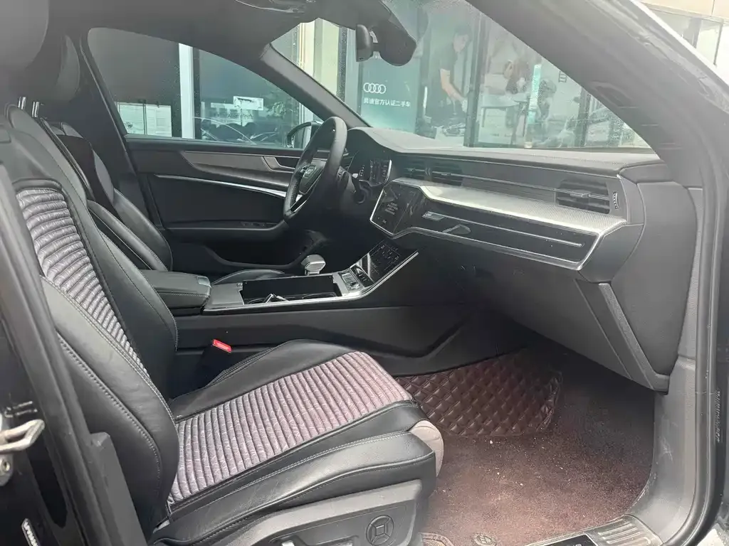 Audi A6L 2023 из CN, фото 6