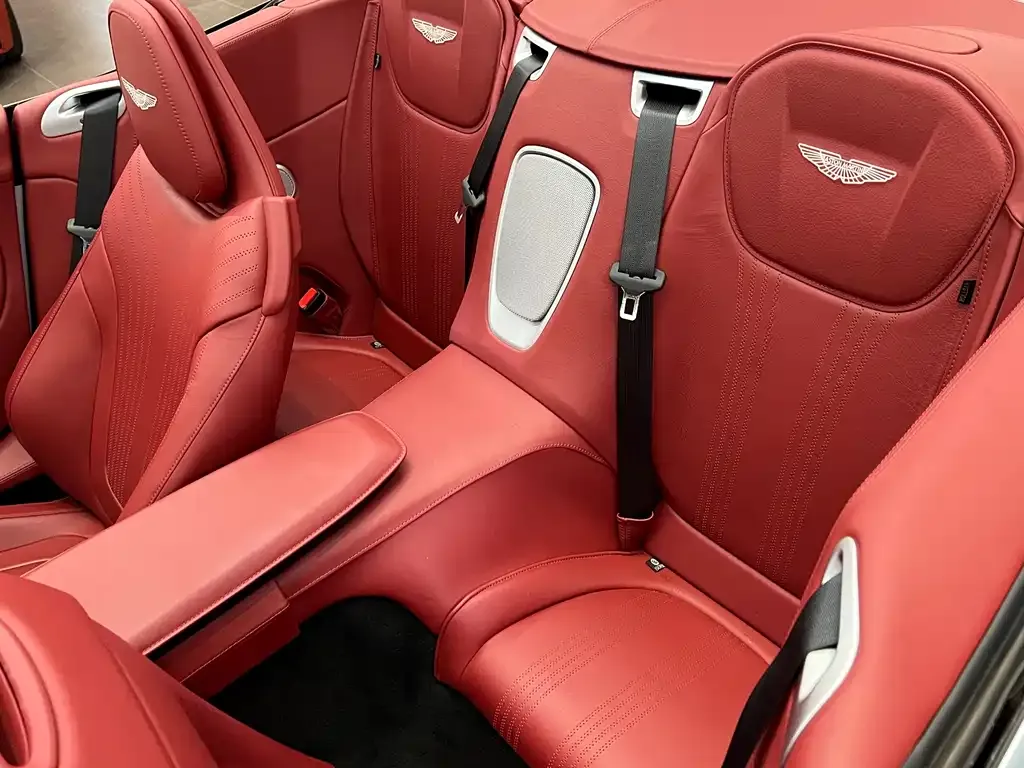 Aston Martin DB11 2022 из CN, фото 10