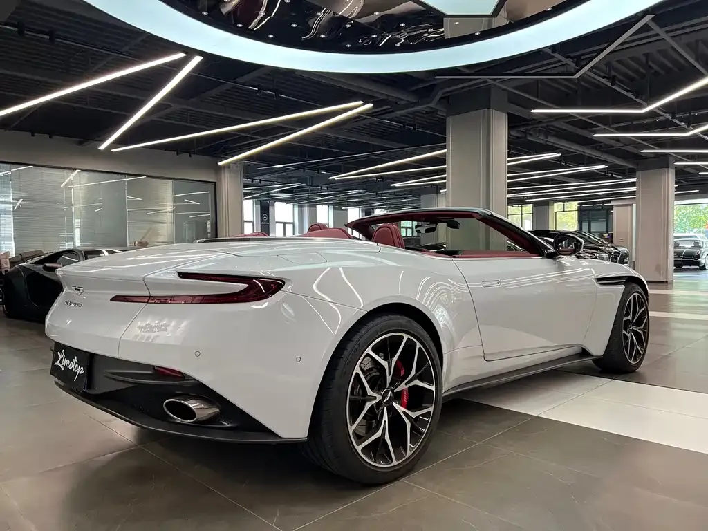 Aston Martin DB11 2022 из CN, фото 4