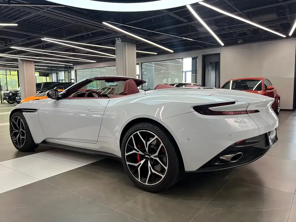 Aston Martin DB11 2022 из CN, фото 6