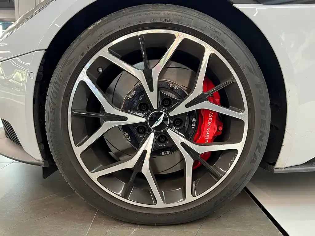 Aston Martin DB11 2022 из CN, фото 7