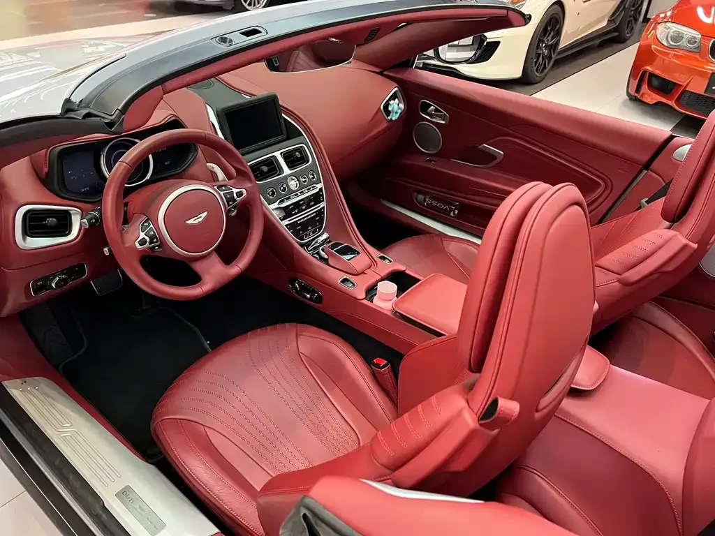 Aston Martin DB11 2022 из CN, фото 8
