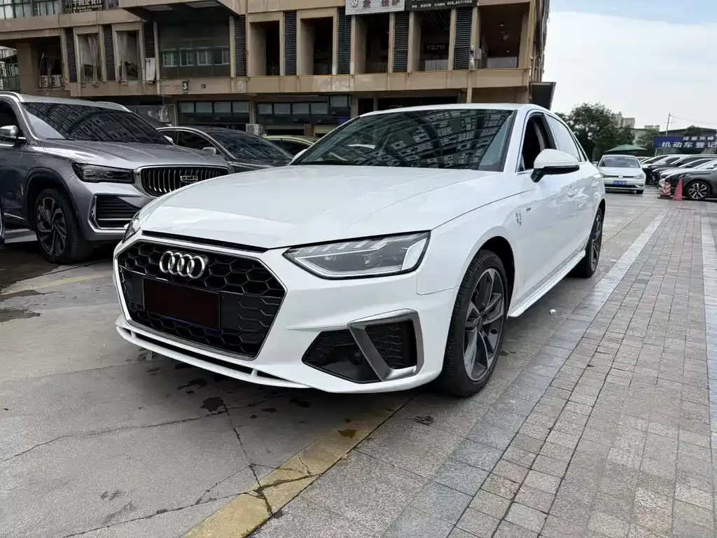 Audi A4L 2022 из CN, фото 1