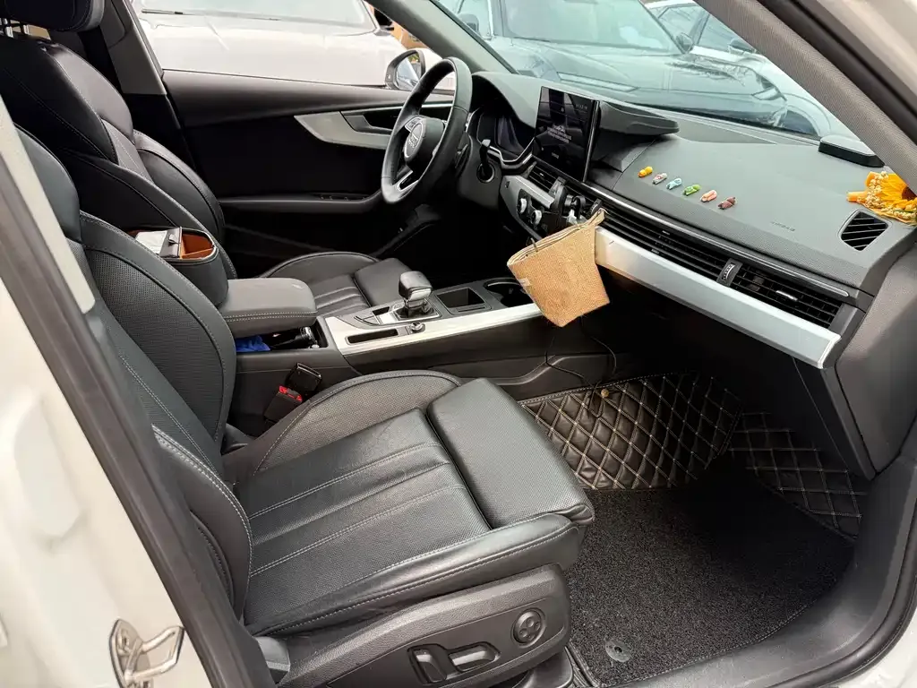 Audi A4L 2022 из CN, фото 10