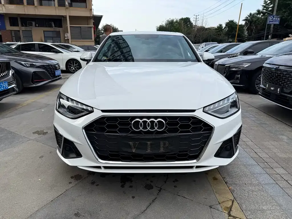 Audi A4L 2022 из CN, фото 2
