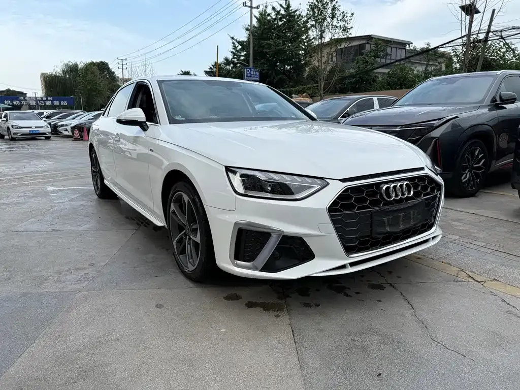 Audi A4L 2022 из CN, фото 3