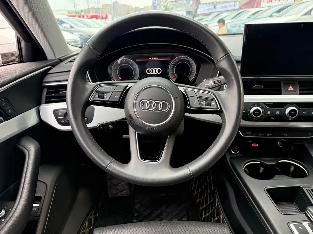 Audi A4L 2022 из CN, фото 6