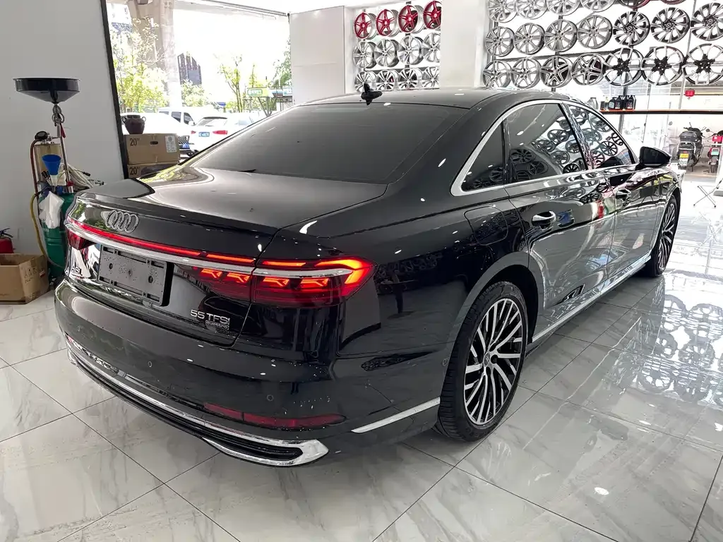 Audi A8 — фото 4