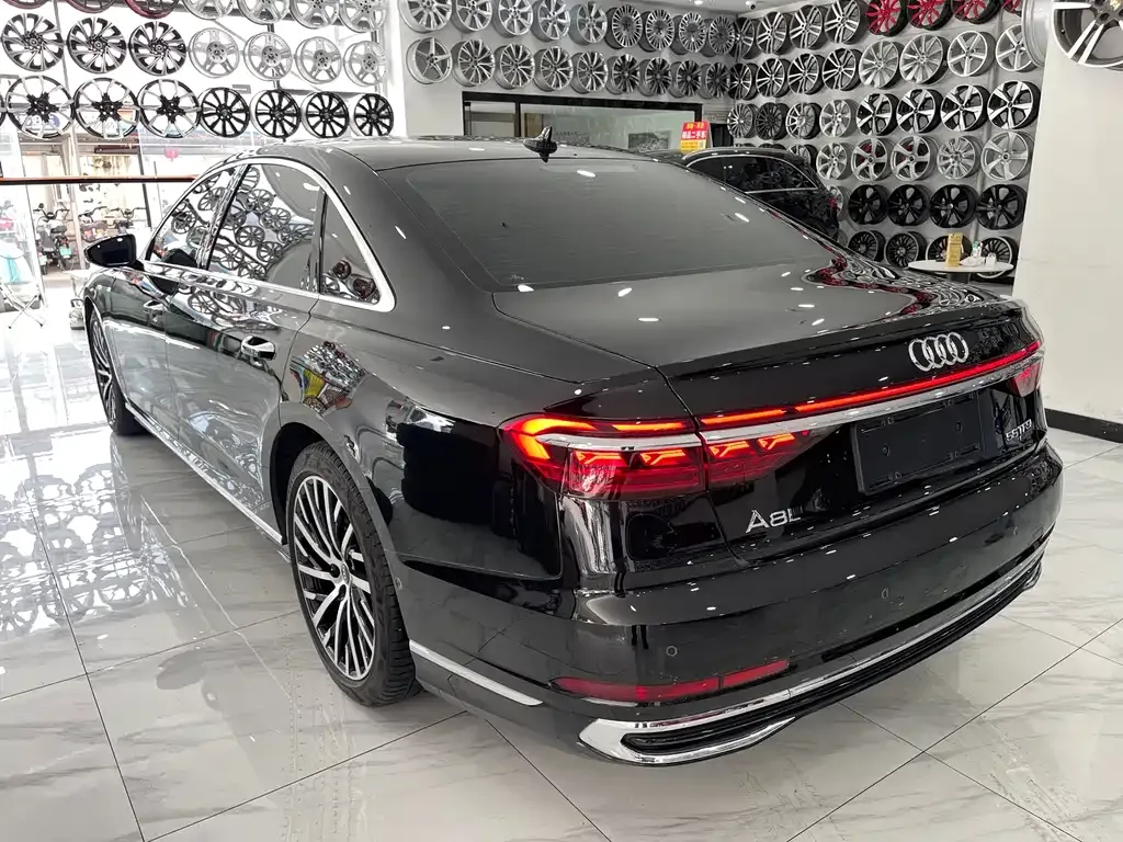 Audi A8 — фото 5