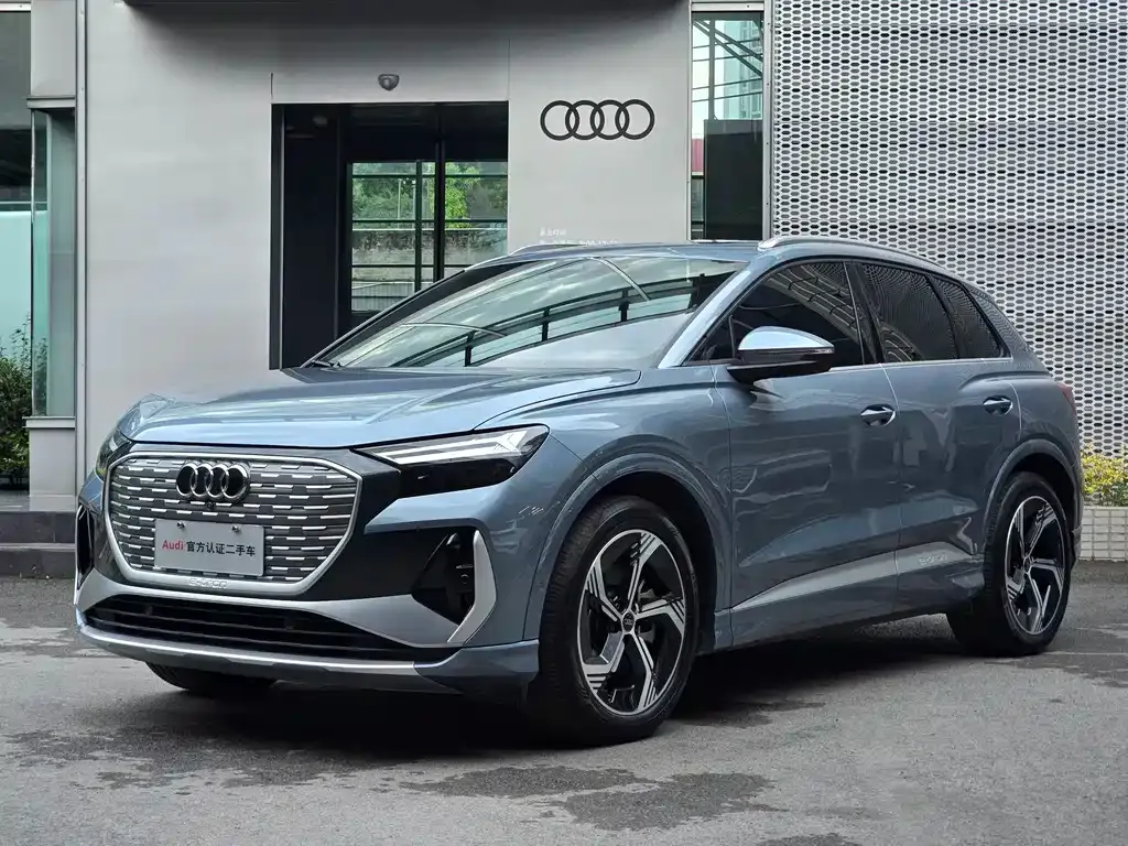 Audi Q4 e-tron — фото 1