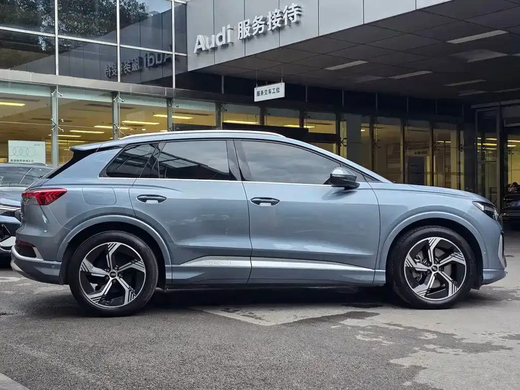 Audi Q4 e-tron — фото 4