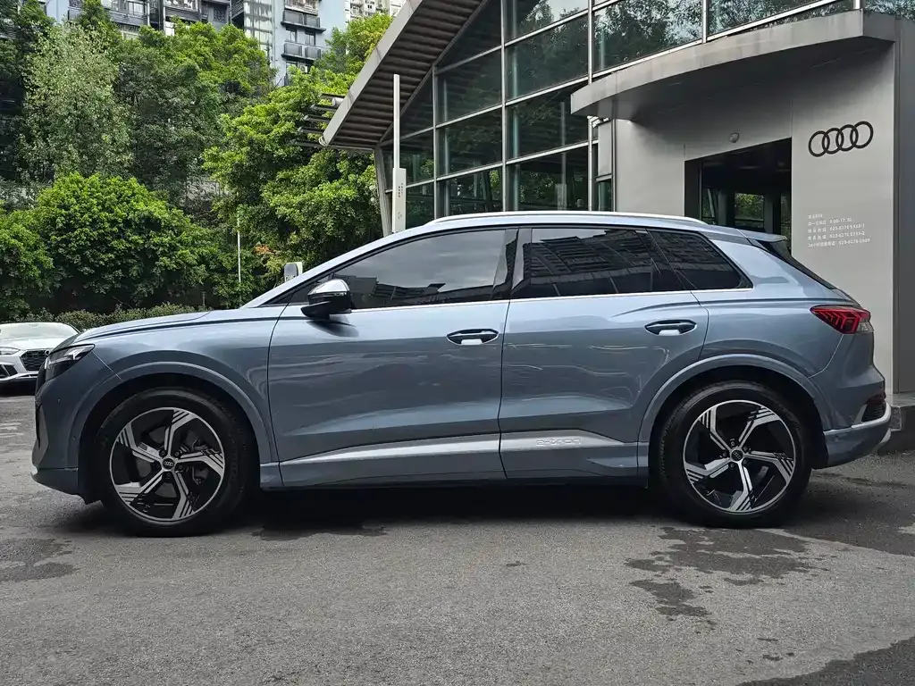 Audi Q4 e-tron — фото 6