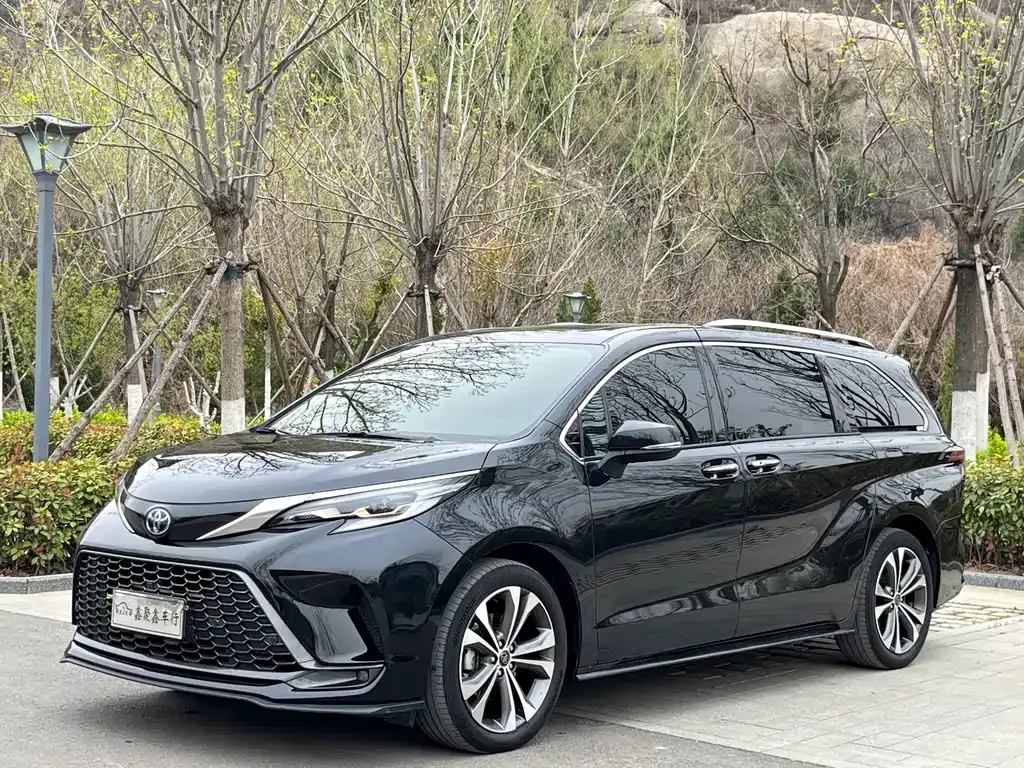 Toyota Granvia 2023 из CN, фото 1