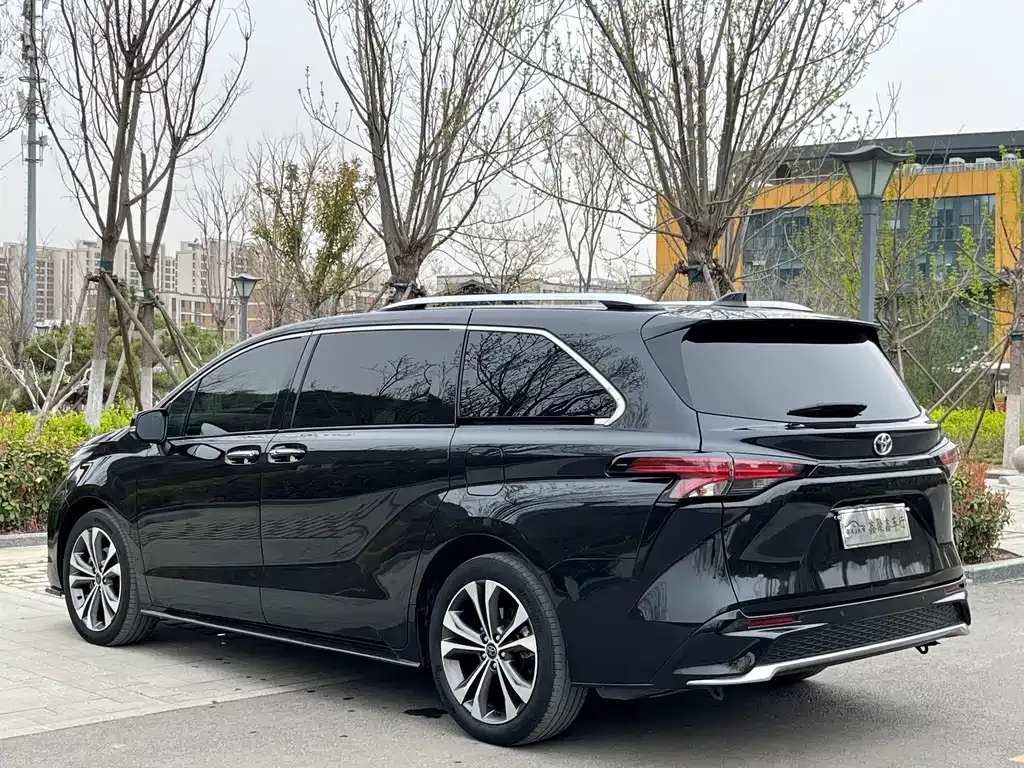 Toyota Granvia 2023 из CN, фото 10