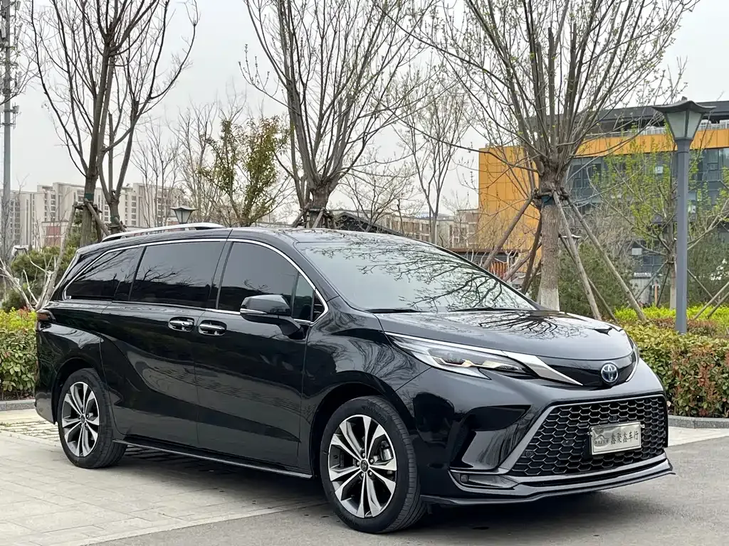 Toyota Granvia 2023 из CN, фото 3