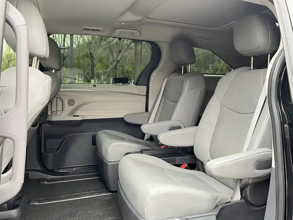 Toyota Granvia 2023 из CN, фото 6