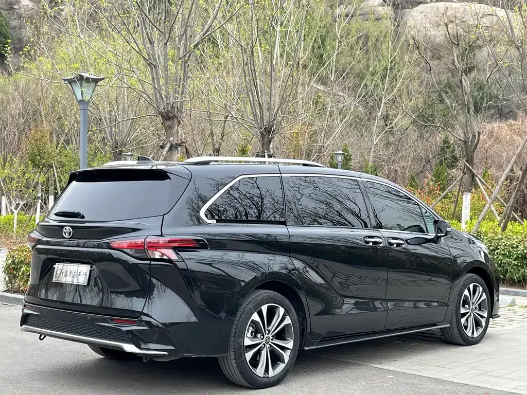 Toyota Granvia 2023 из CN, фото 8
