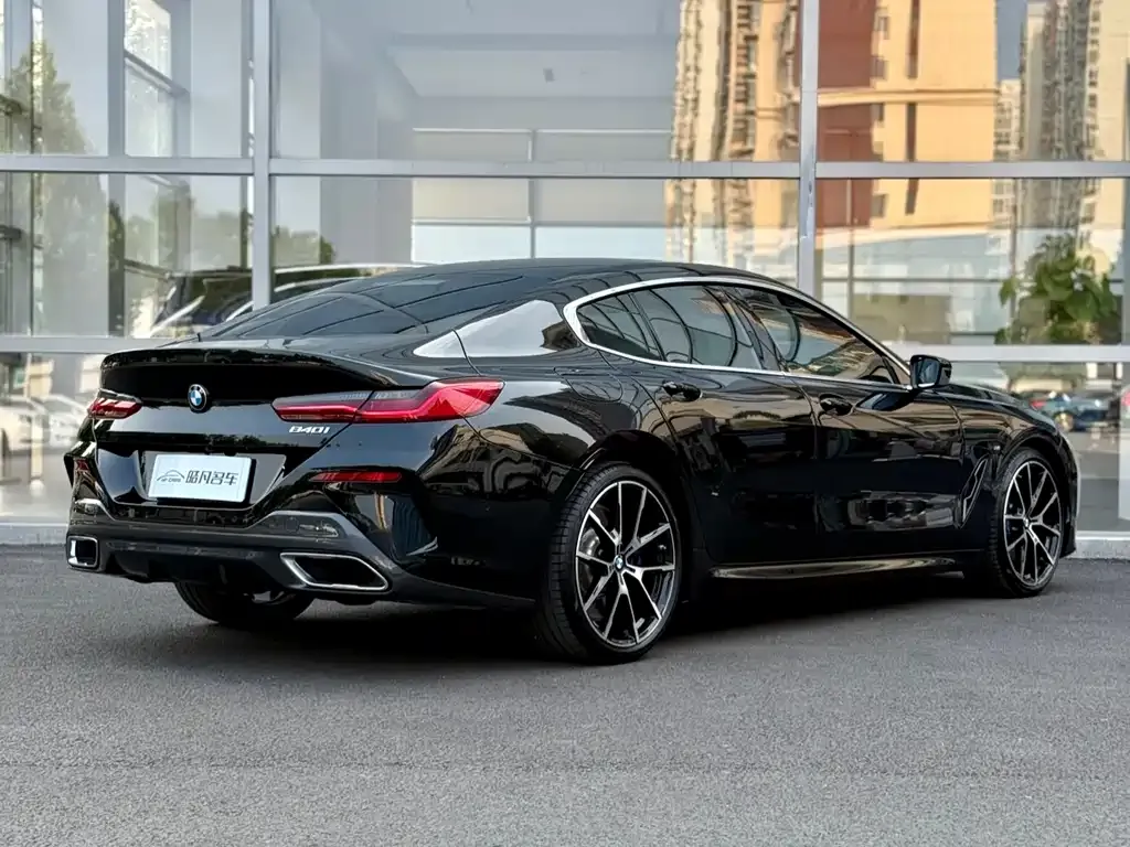 BMW 8 Series — фото 3