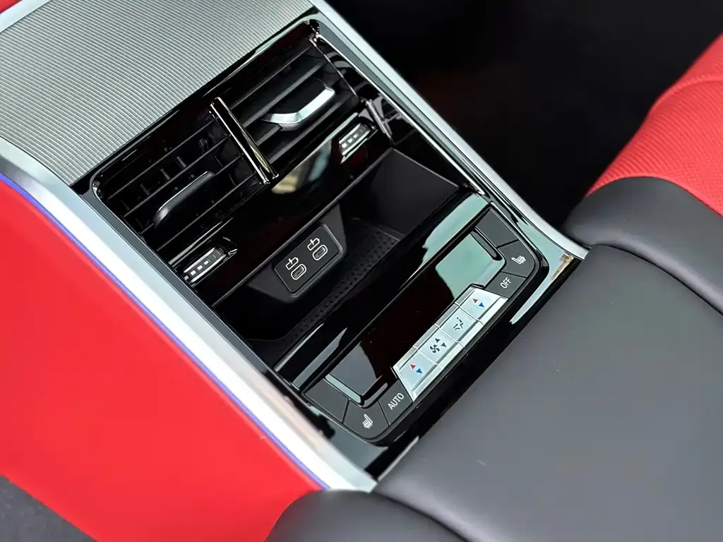BMW 8 Series — фото 9