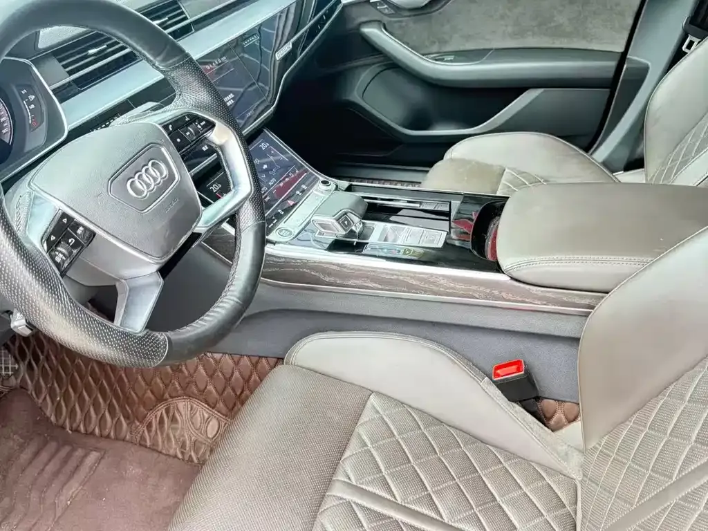 Audi A8 — фото 2