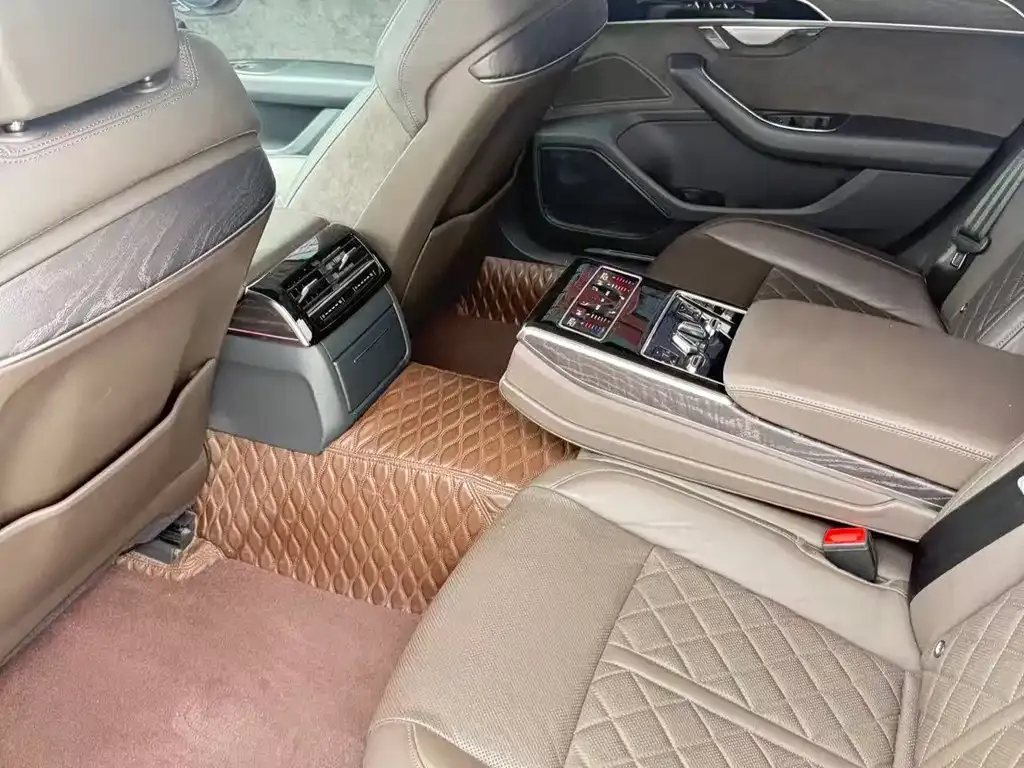 Audi A8 — фото 3