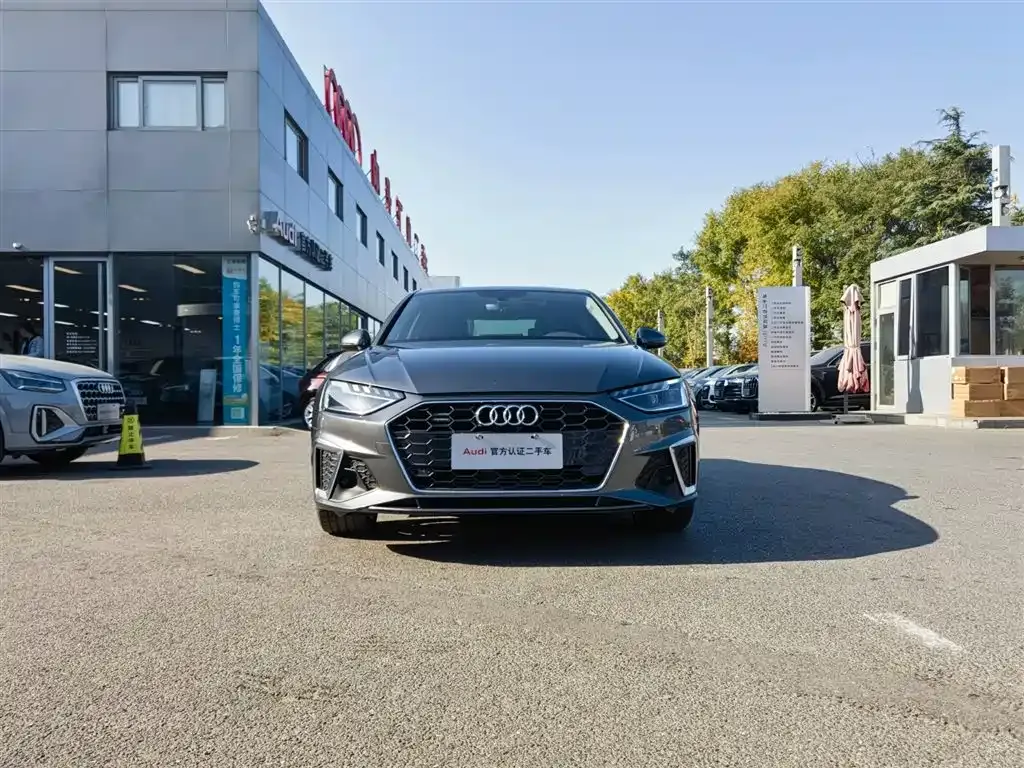 Audi A4L 2021 из CN, фото 2