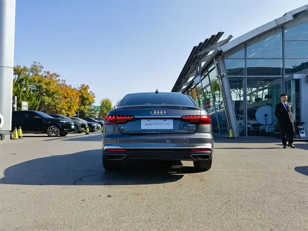 Audi A4L 2021 из CN, фото 4