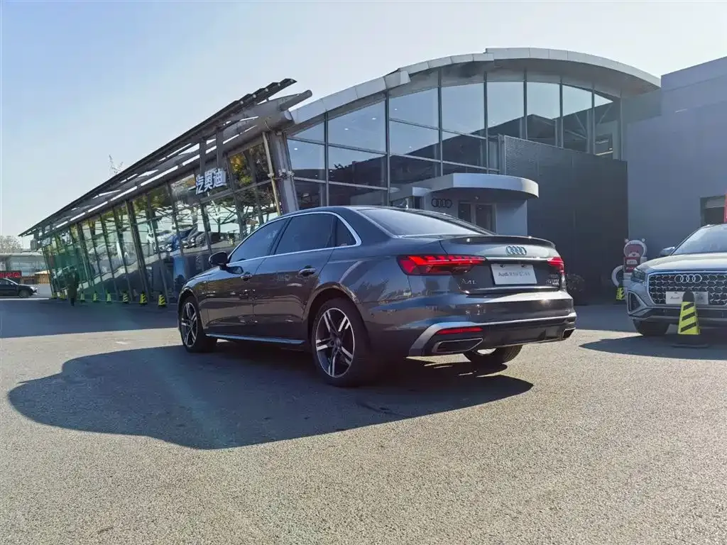 Audi A4L 2021 из CN, фото 5
