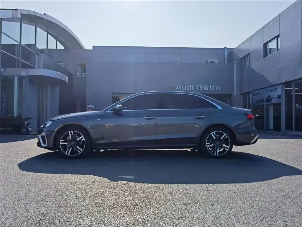 Audi A4L 2021 из CN, фото 6