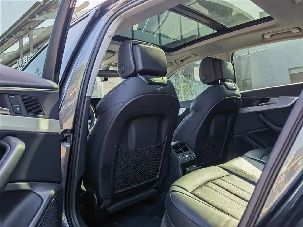 Audi A4L 2021 из CN, фото 7
