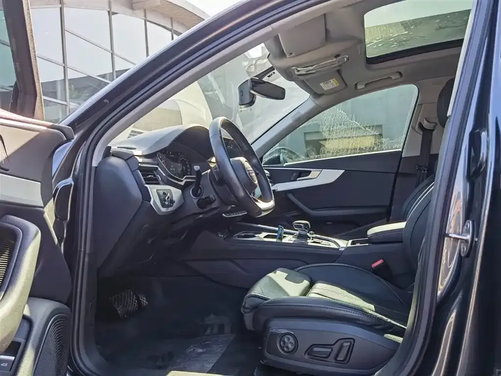 Audi A4L 2021 из CN, фото 9