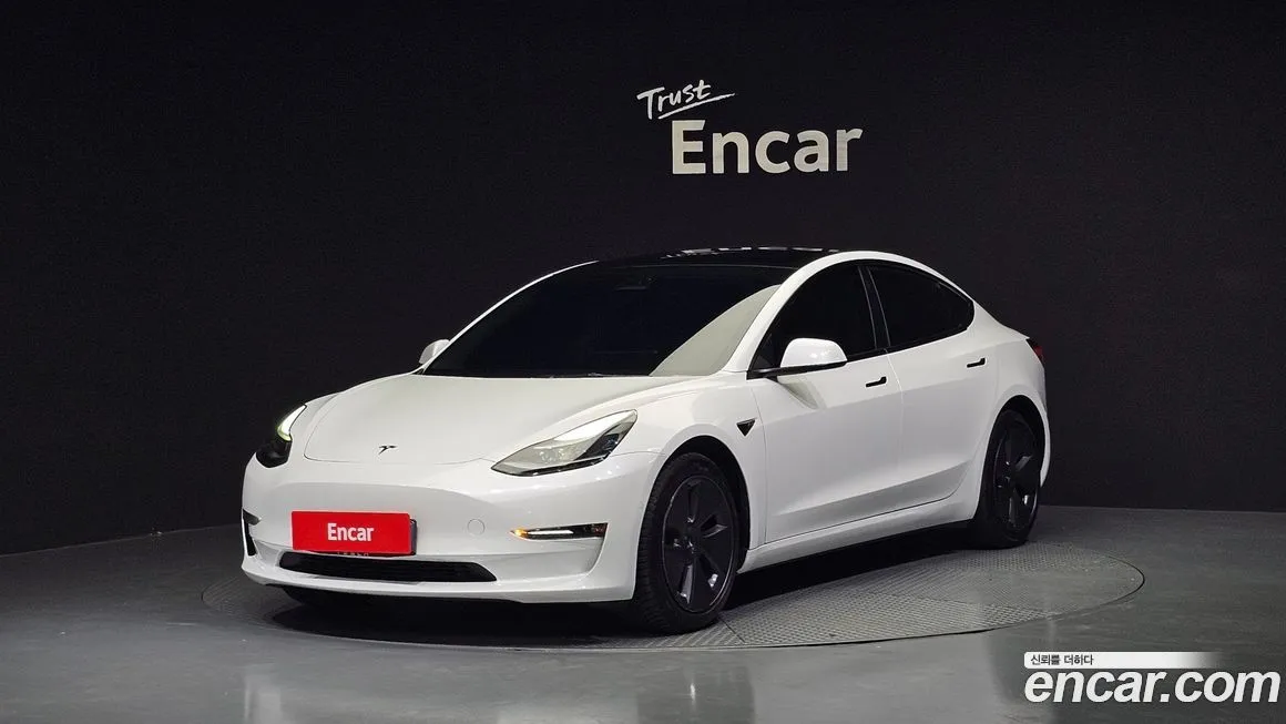 Tesla Model 3 — фото 1