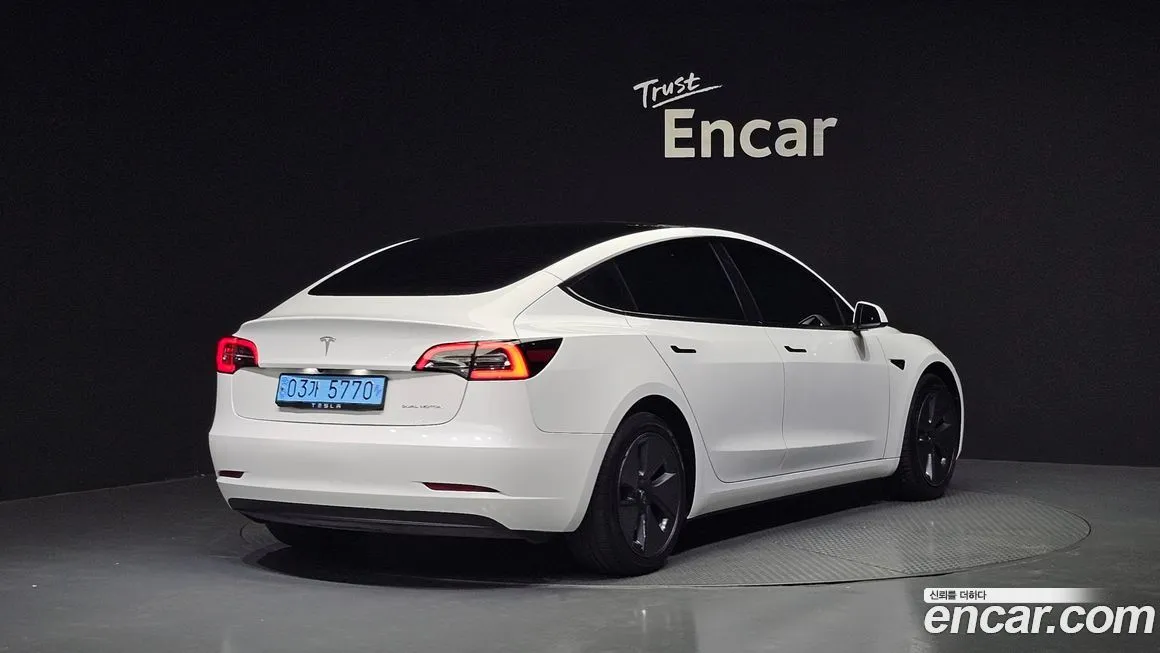 Tesla Model 3 — фото 2