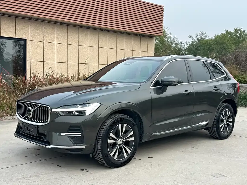 Volvo XC60 — фото 1