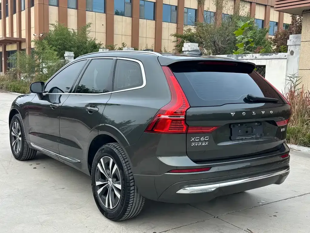 Volvo XC60 — фото 9