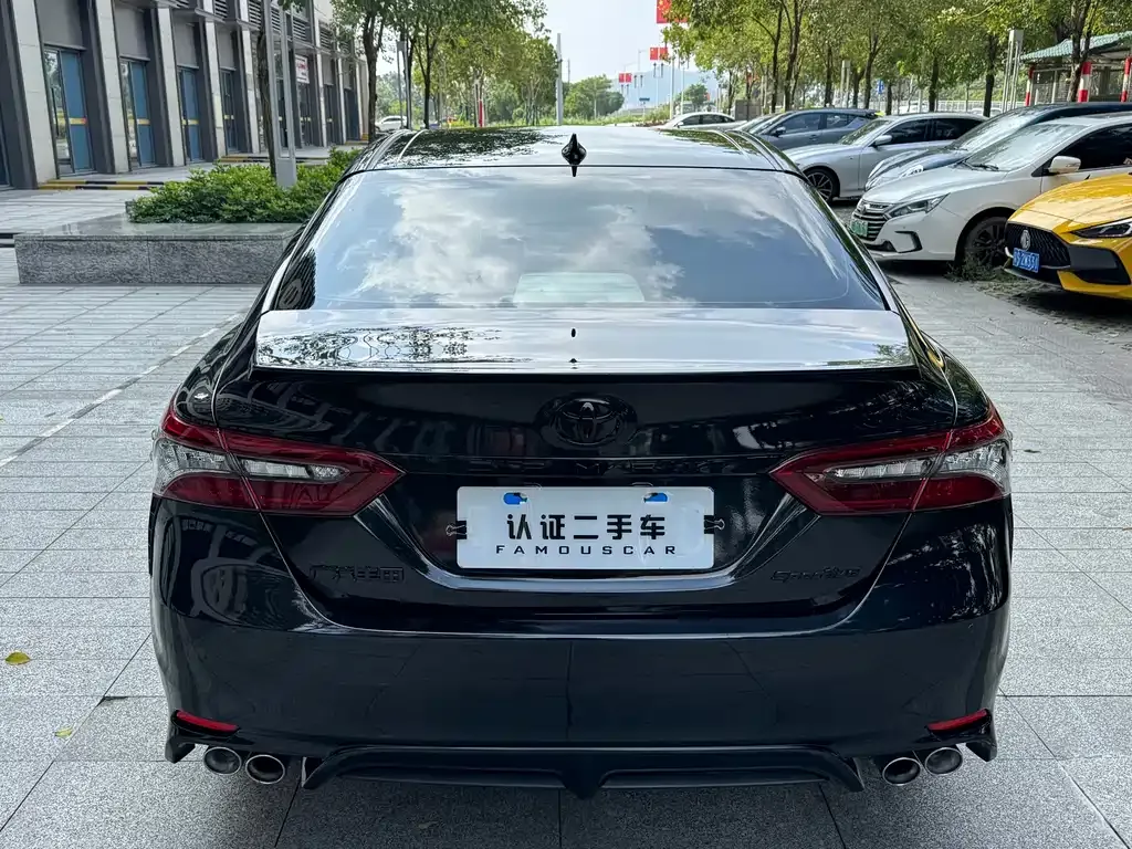 Toyota Camry — фото 10