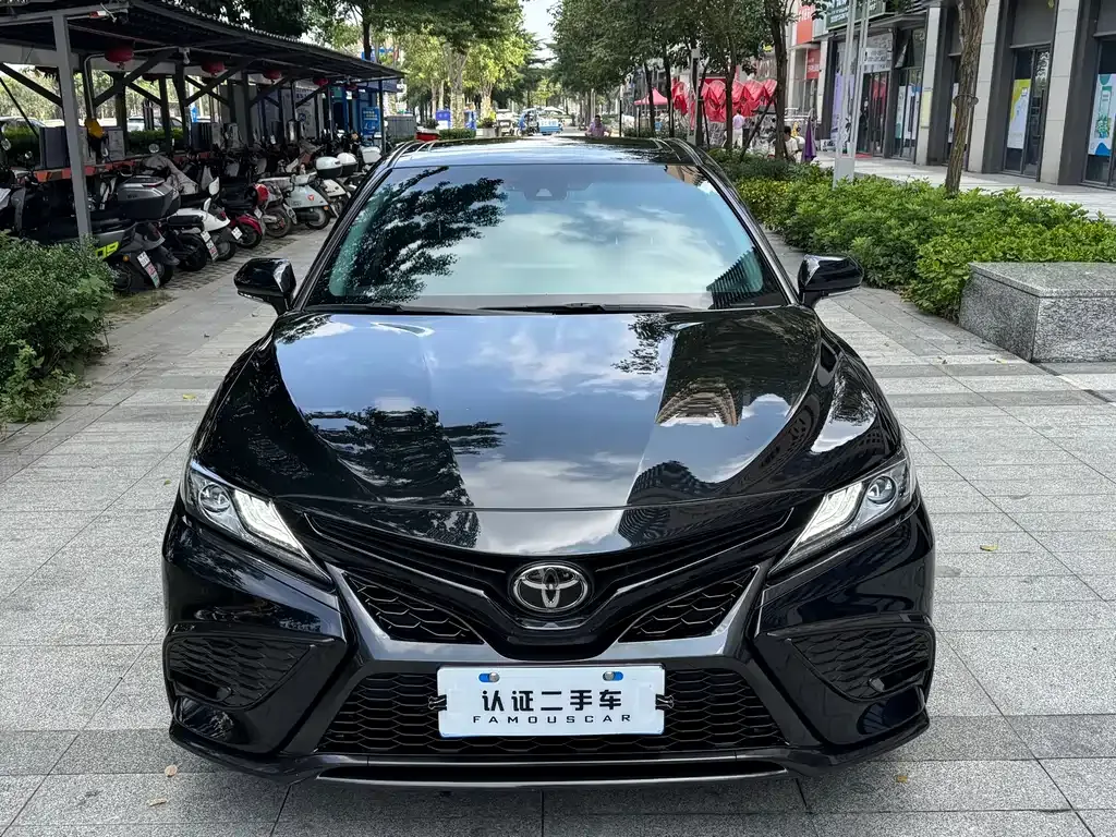 Toyota Camry — фото 2