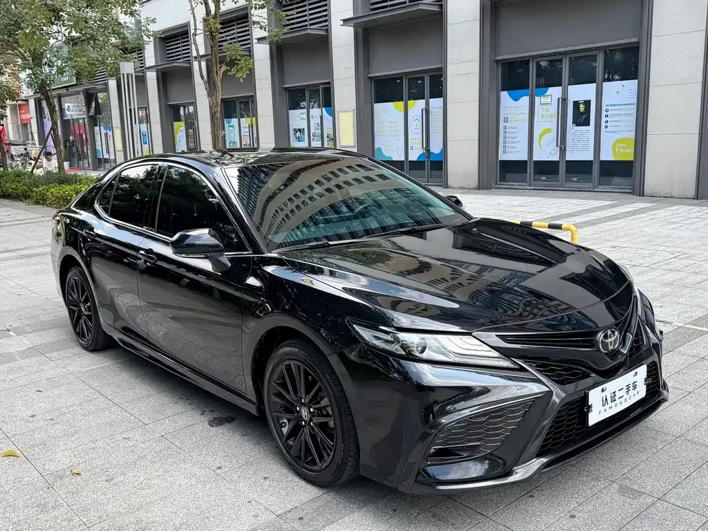 Toyota Camry — фото 3