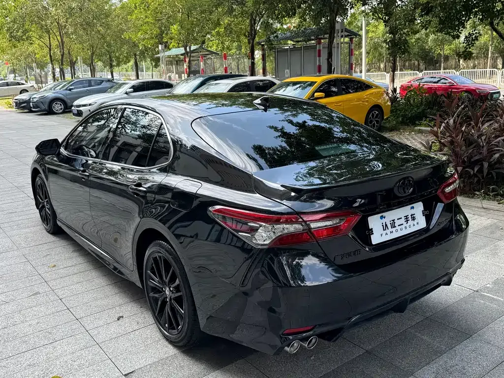 Toyota Camry — фото 9